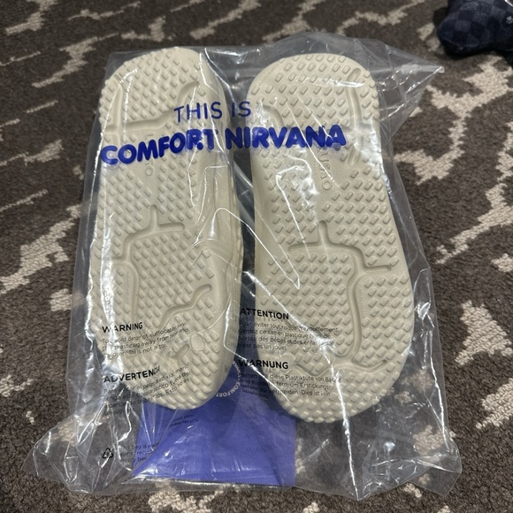 Lusso Cloud Scenario Slide in Bone White (NWT) - Picture 9 of 9